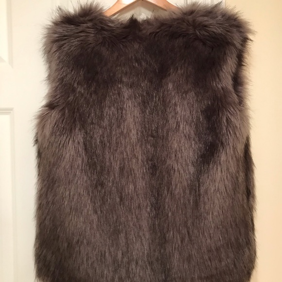 2chic one size faux fur vest - Picture 4 of 5